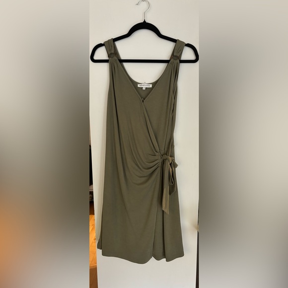 Heartloom Dresses & Skirts - Heartloom wrap dress